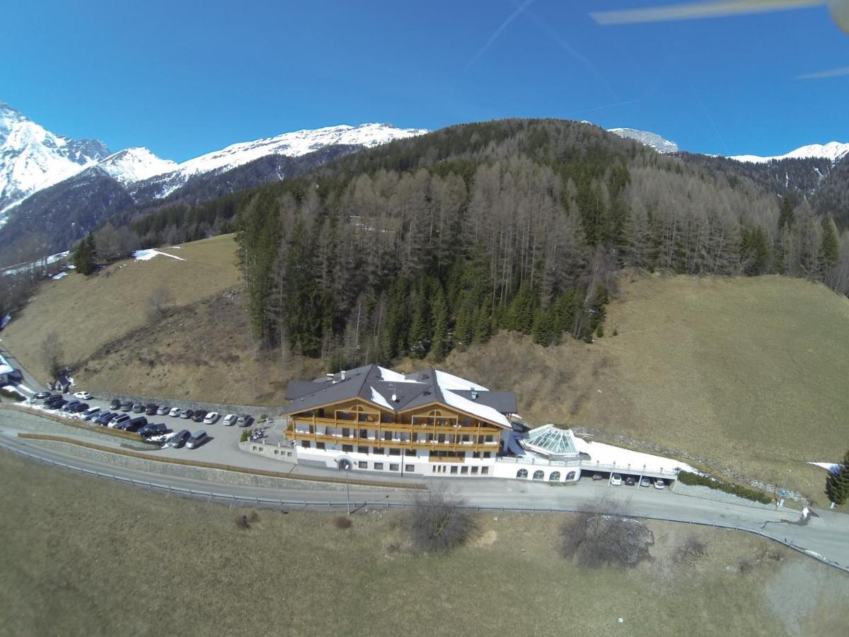 Hotel Kranebitt Val di Vizze Luaran gambar